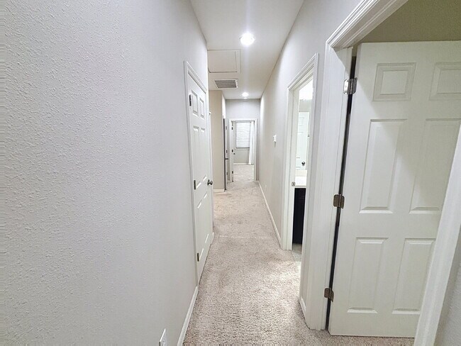Building Photo - 1077 Amber Leaf Trl