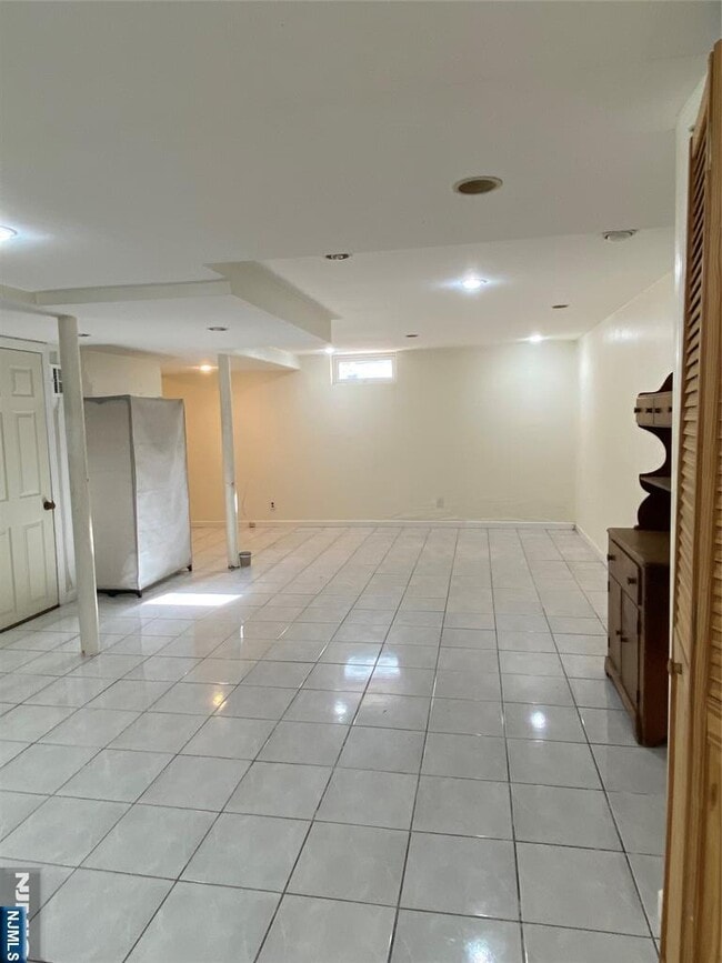 Building Photo - 139 Phelps Ave