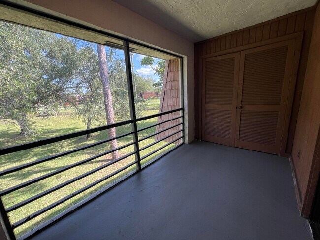 Building Photo - 4175 Oak Terrace Dr