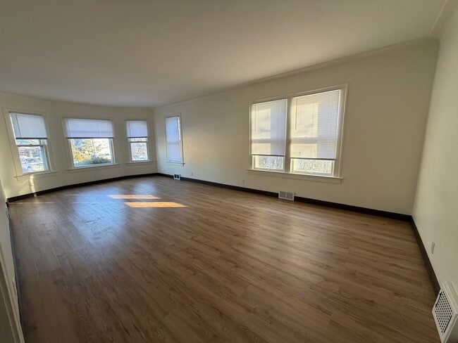 Building Photo - 6614 5th Ave