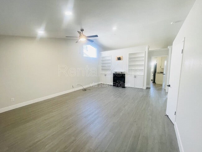 Building Photo - 423 El Portal Ct