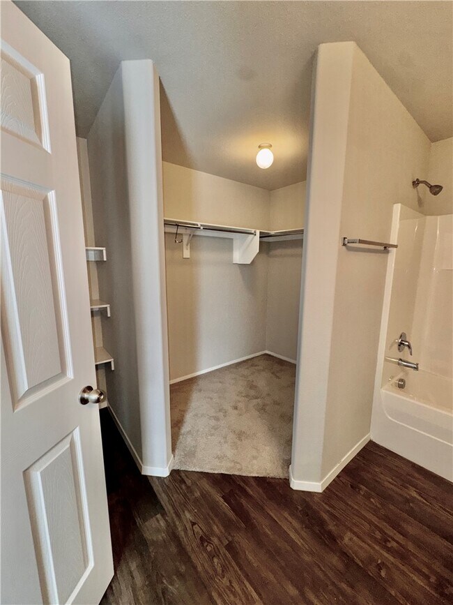 Building Photo - 1334 S Kingfisher Ln