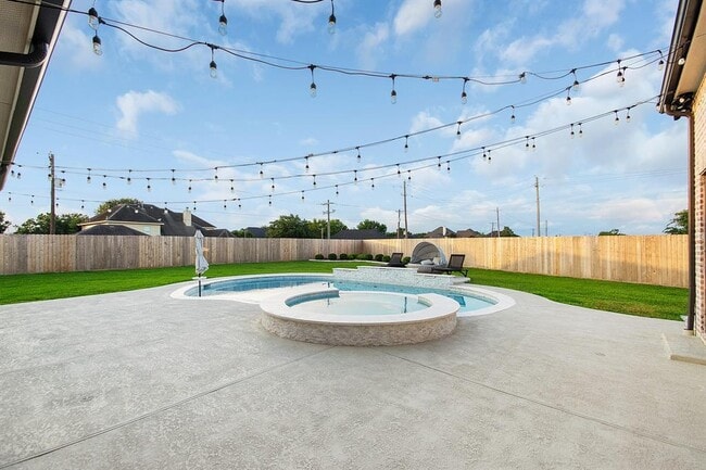 Building Photo - 1000 Bolivar Point Ln