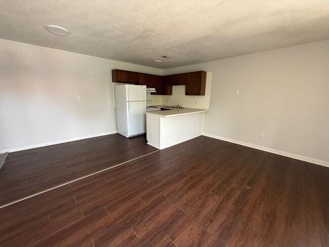 Building Photo - 315 Green Valley Dr
