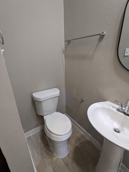 Building Photo - 1022 W Morgan St