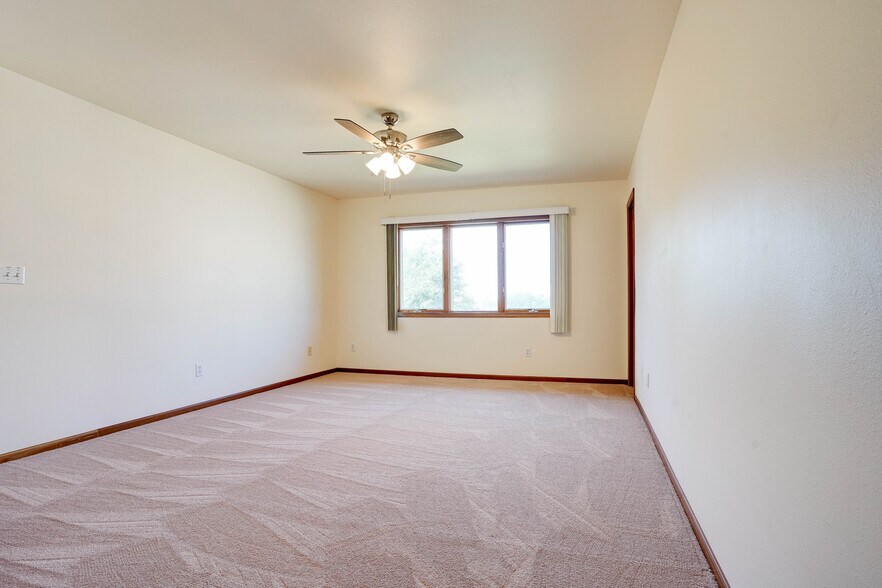 Building Photo - 10 Redtail Ct