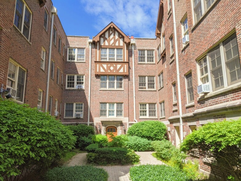Primary Photo - 1452 Oak Ave