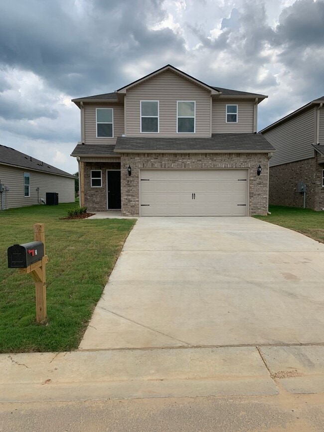 Building Photo - Stylish 3 Bed, 2.5 Bath Home in Desirable Tucker Farms