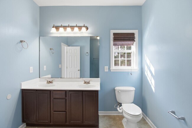 Building Photo - 412 Savannah Dr