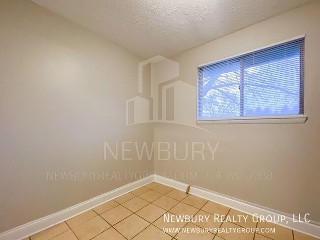 Building Photo - 4 Clearview Meadows