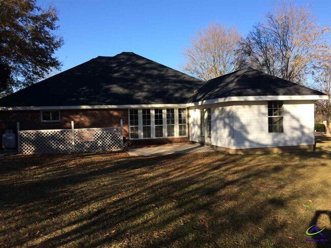 Building Photo - 138 Salem Dr