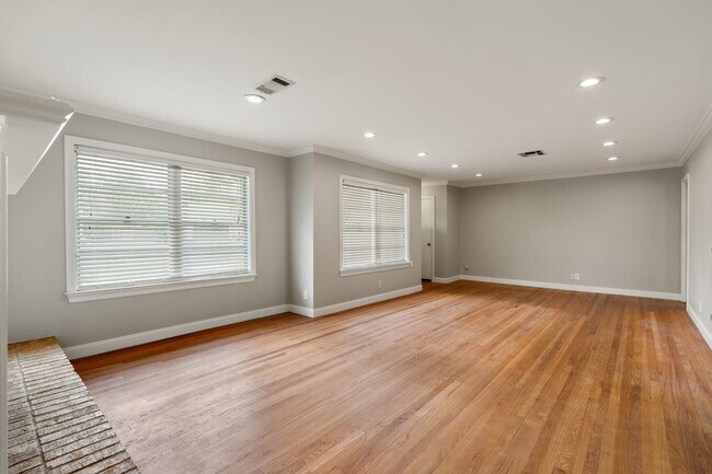 Building Photo - 9333 Walterville Rd