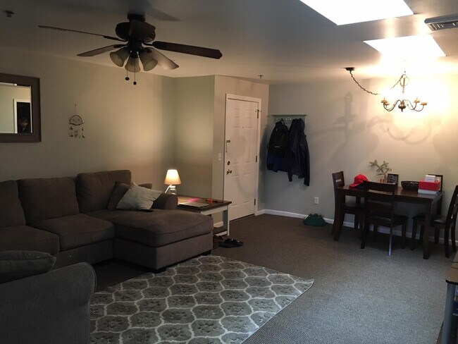Primary Photo - 403 Park Ave