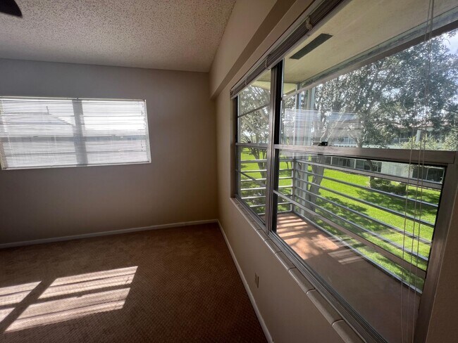 Building Photo - 417 Mansfield I