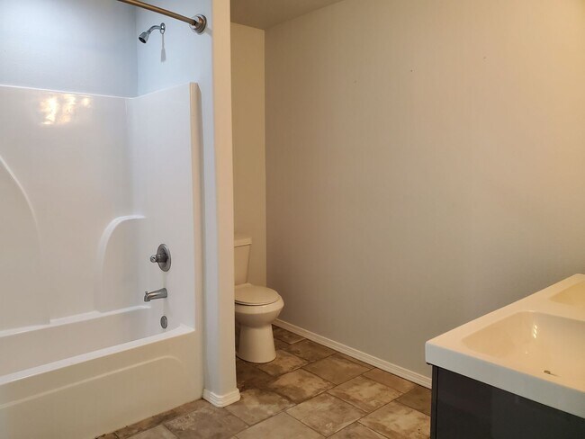 Building Photo - PRE-LEASE! Great 3/2/2 Located in Frenship ISD