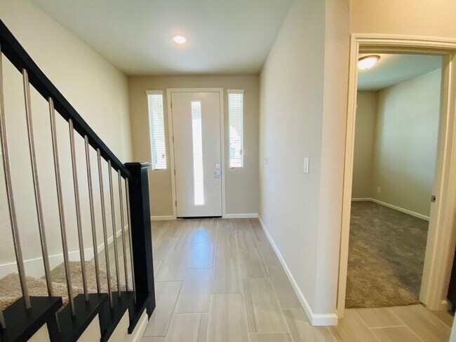 Building Photo - COMING SOON! $2,750 Ashlan & Highland, 4 B...