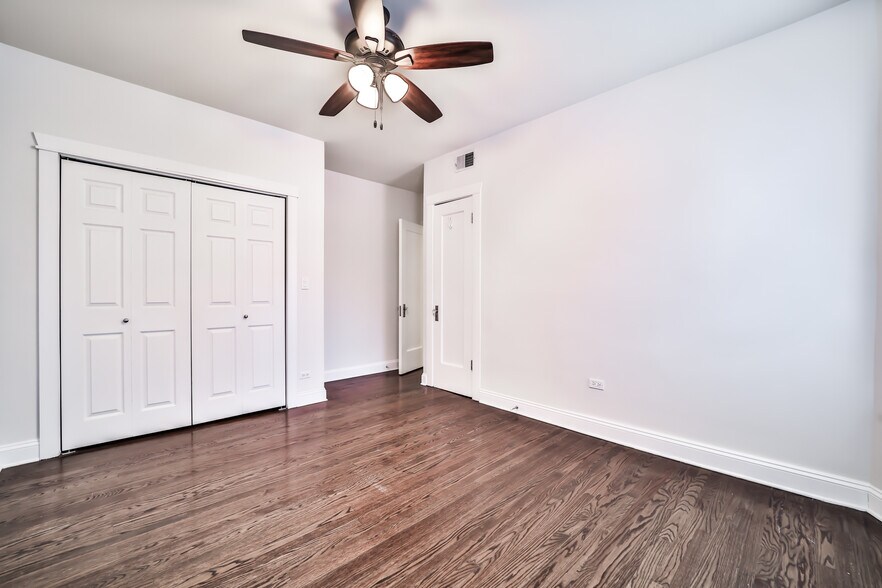 Building Photo - 734 W Waveland Ave