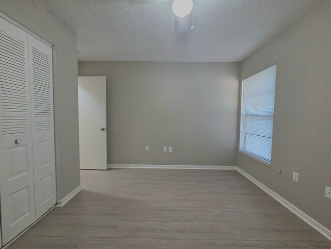 Building Photo - Beautiful 2 Bedroom, 2 Bathroom Apartment ...