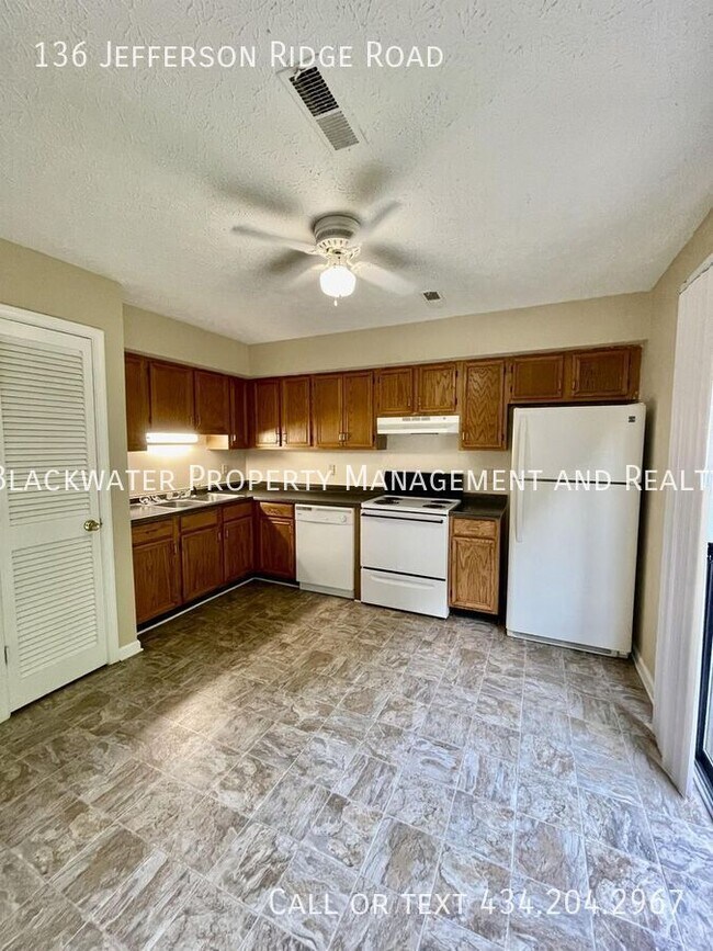 Building Photo - 136 Jefferson Ridge Rd