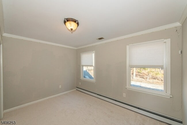 Building Photo - 414 Mineral Springs Dr