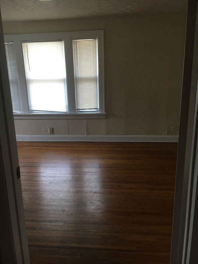 Building Photo - 2476 Adams Ave