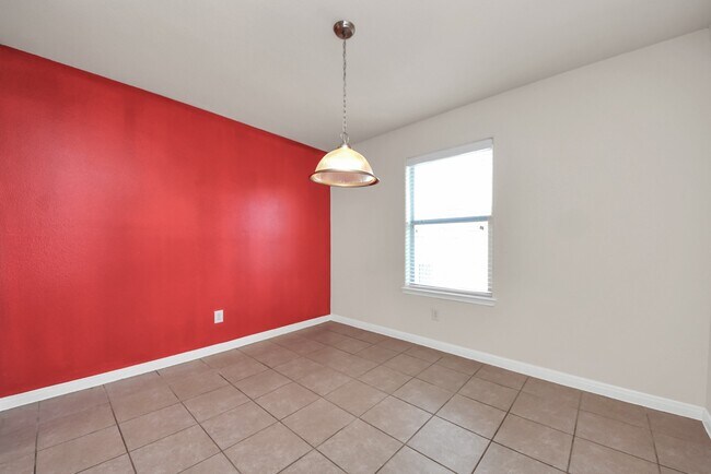 Building Photo - 2207 Golden Topaz Dr