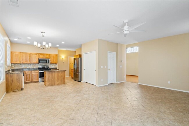Building Photo - 6349 W Desert Hollow Dr