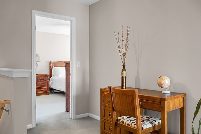 Building Photo - 1519 Thoroughbred Blvd