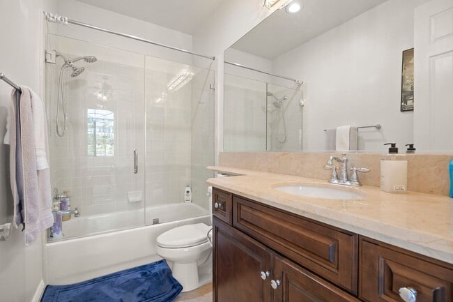 Building Photo - Exquisite Luxury Living in the Moorpark Co...