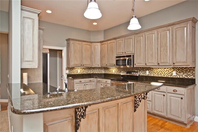 Building Photo - 5304 S 44th St