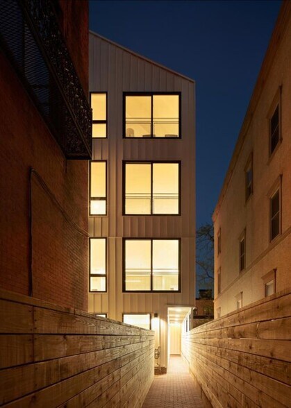 Building Photo - 2011 Cambridge St