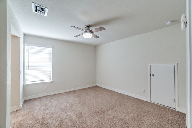 Building Photo - 2999 sq ft 4 Bedroom 3.5 Bathroom 2 Story ...