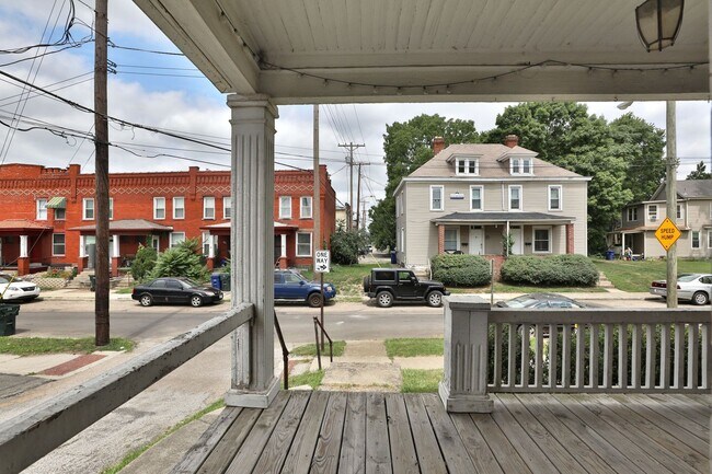 Building Photo - 21 E Blake Ave