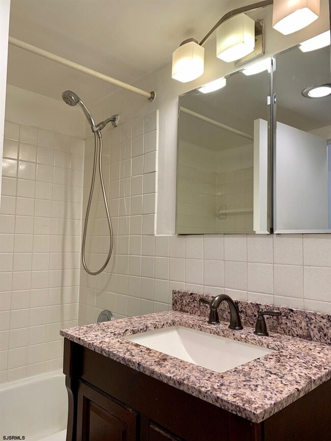 Building Photo - 101 S Plaza Pl