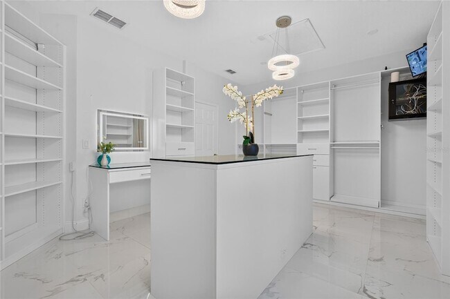Building Photo - 2260 Pickford Cir