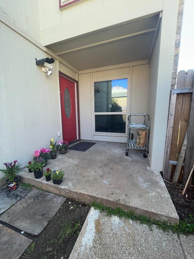 Building Photo - 919 S Weatherred Dr