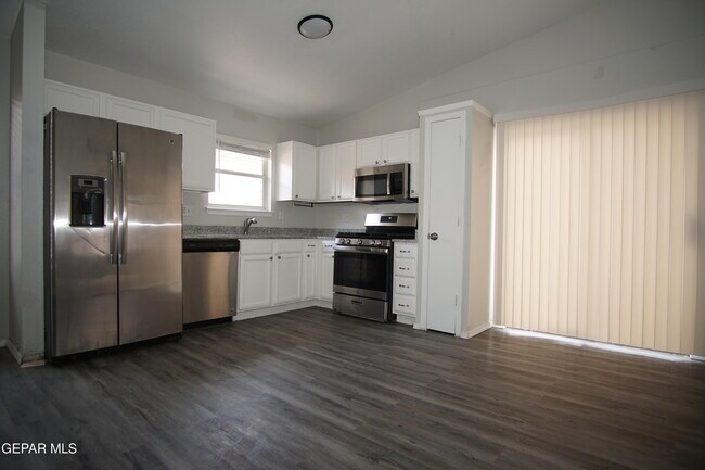 Building Photo - 1686 St Stephen Pl