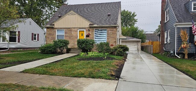 Primary Photo - 13699 Rosedale St