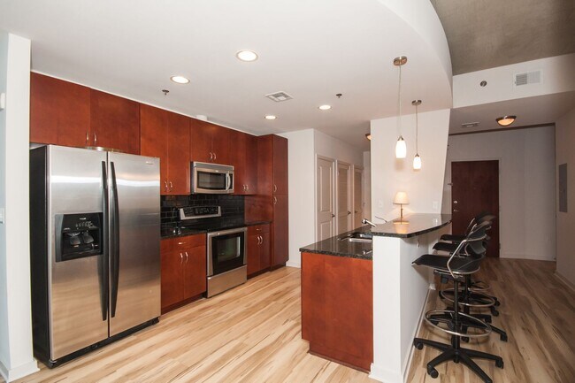 Building Photo - Stunning 17th Floor Views of Downtown in t...