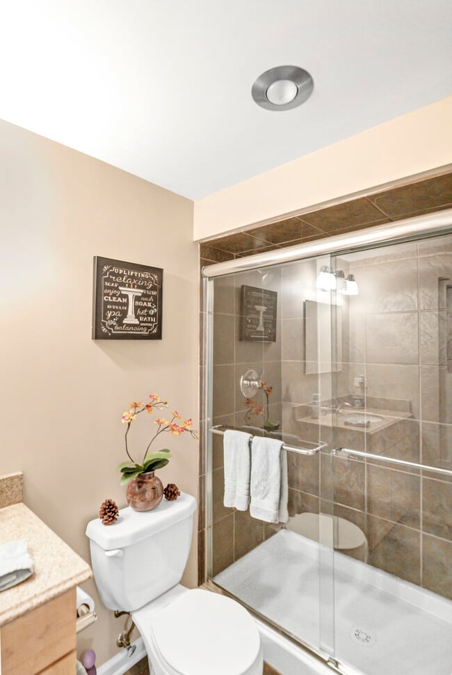 Building Photo - 1263 Tamarack Dr