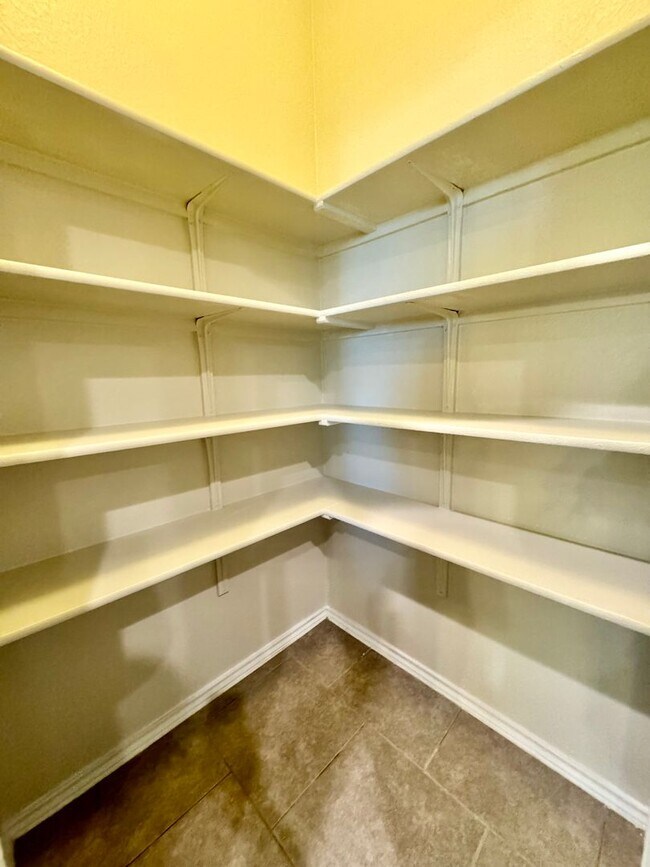 Building Photo - AVAILABLE SOON!