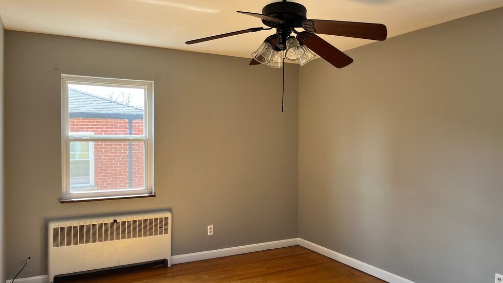 Building Photo - 3085 Glenmore Ave