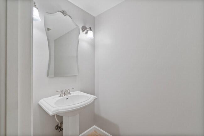 Building Photo - 9401 Rosmarin Way