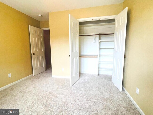 Building Photo - 9 Scarlet Oak Cir