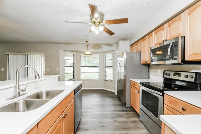 Building Photo - 10119 Deepbrook Dr