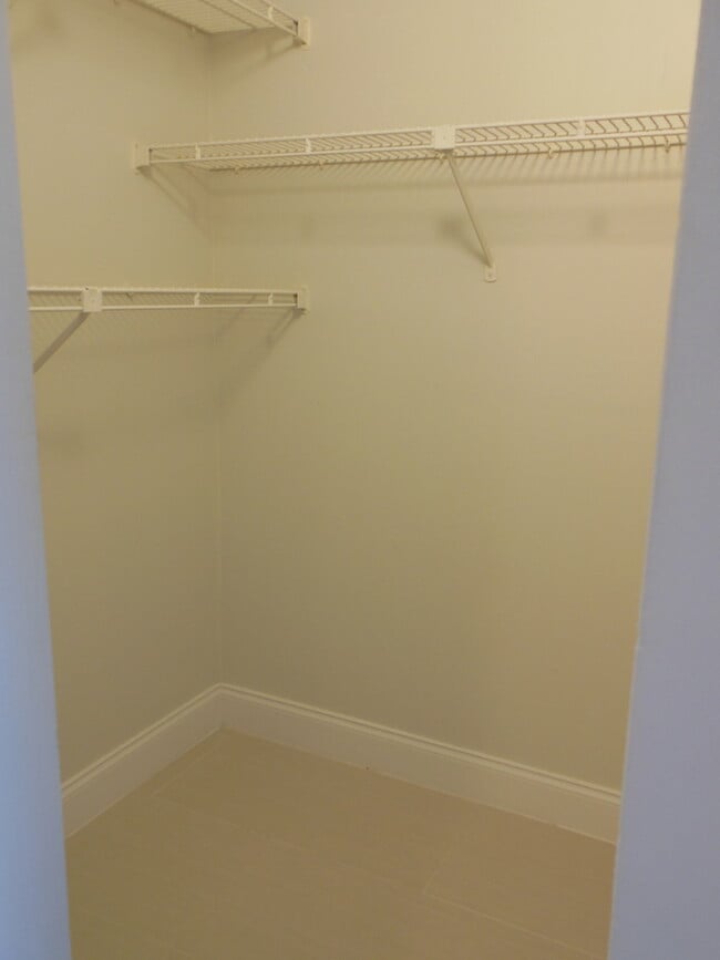 Building Photo - ONE BEDROOM ONE BATHROOM! WATERFRONT COMMUNITY!