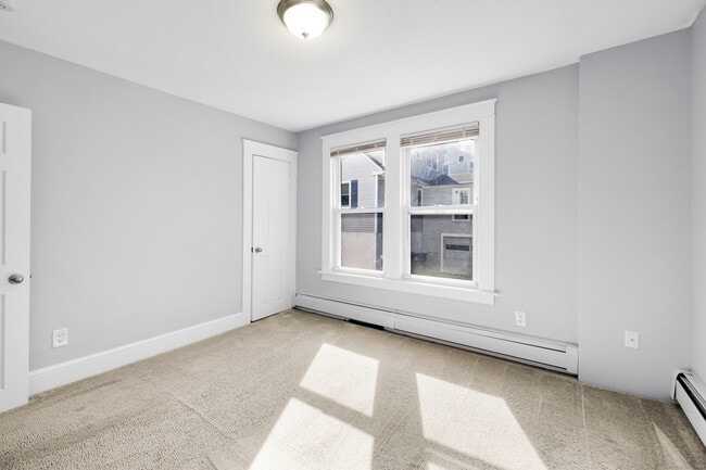 Building Photo - 245 Oakland St