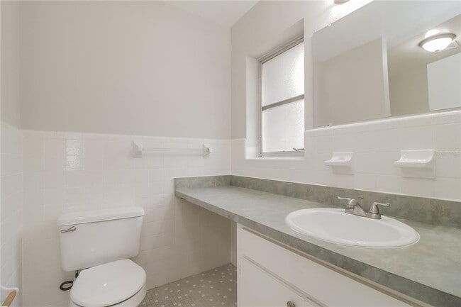 Building Photo - 1927 English Dr