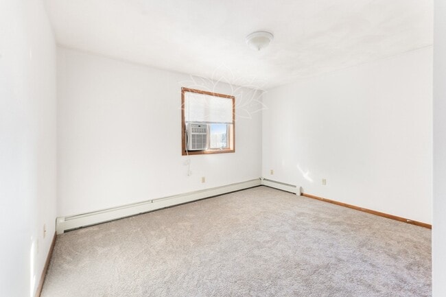 Building Photo - 621 N Rogers Ave