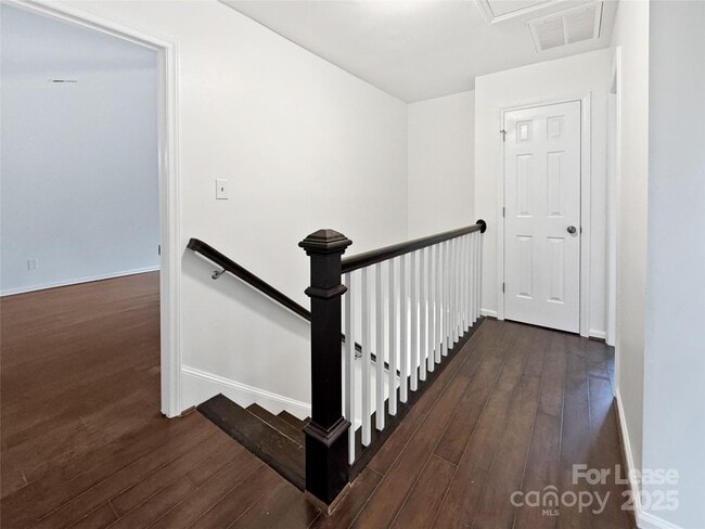 Building Photo - 8509 Golf Ridge Dr